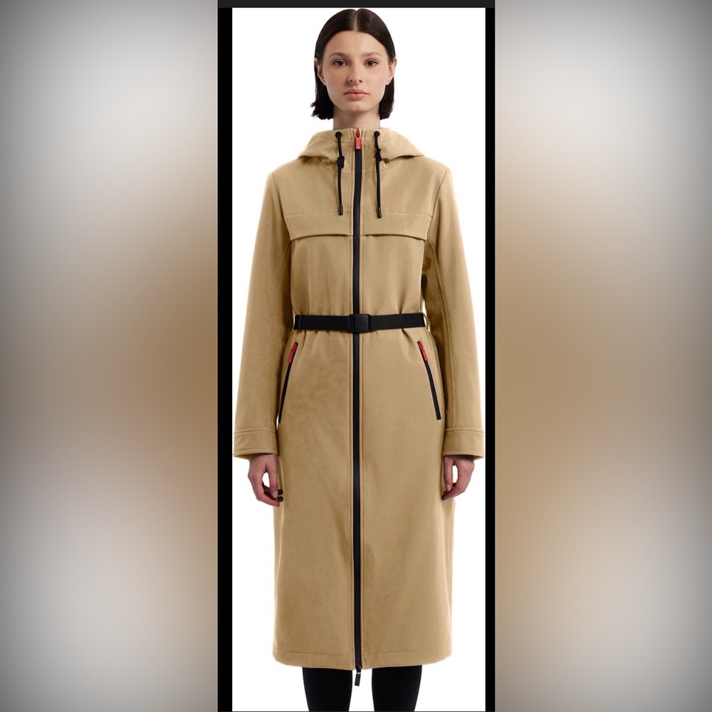 Hunter Tan Rain Coat with Red Zipper